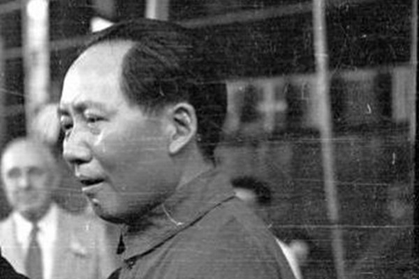 中共夺取政权后,毛泽东的亲笔批示第二个16方针:〝降级安排,控制使用,就地消化,逐步淘汰。〞(资料图片)