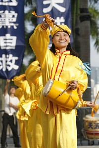 组图八:港抗议中共宰人、庆祝千万退党