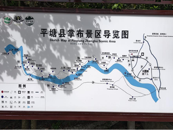 进到景区首先看到导航图和石碑。(作者提供)